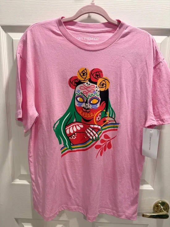 DIA Pacheco x Golden Hour Graphic Tee NWT Pink Sugar Skull Artist Collab - Picture 4 of 9